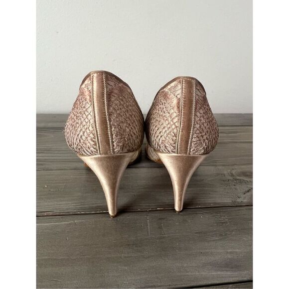 Stuart Weitzman Floral Print Neutral Mesh Accents Pumps‎ Size 8.5 - Picture 9 of 12